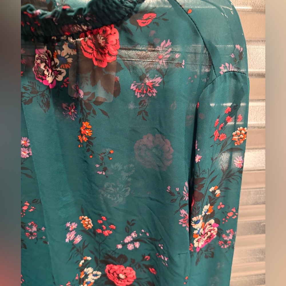 Torrid Teal Floral Blouse woman’s size 00 - Picture 2 of 4
